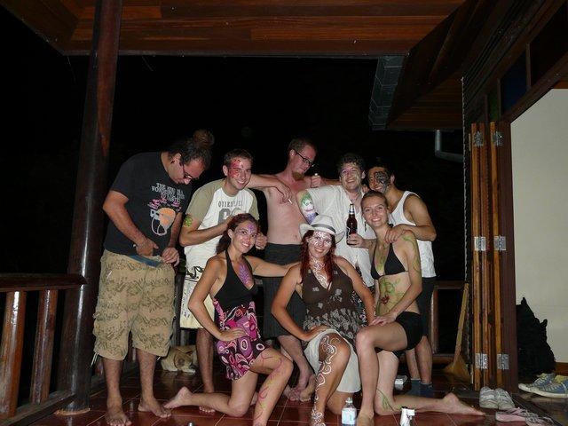 the crowd before the full moon party