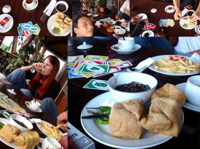 playing Uno (by Ijal)